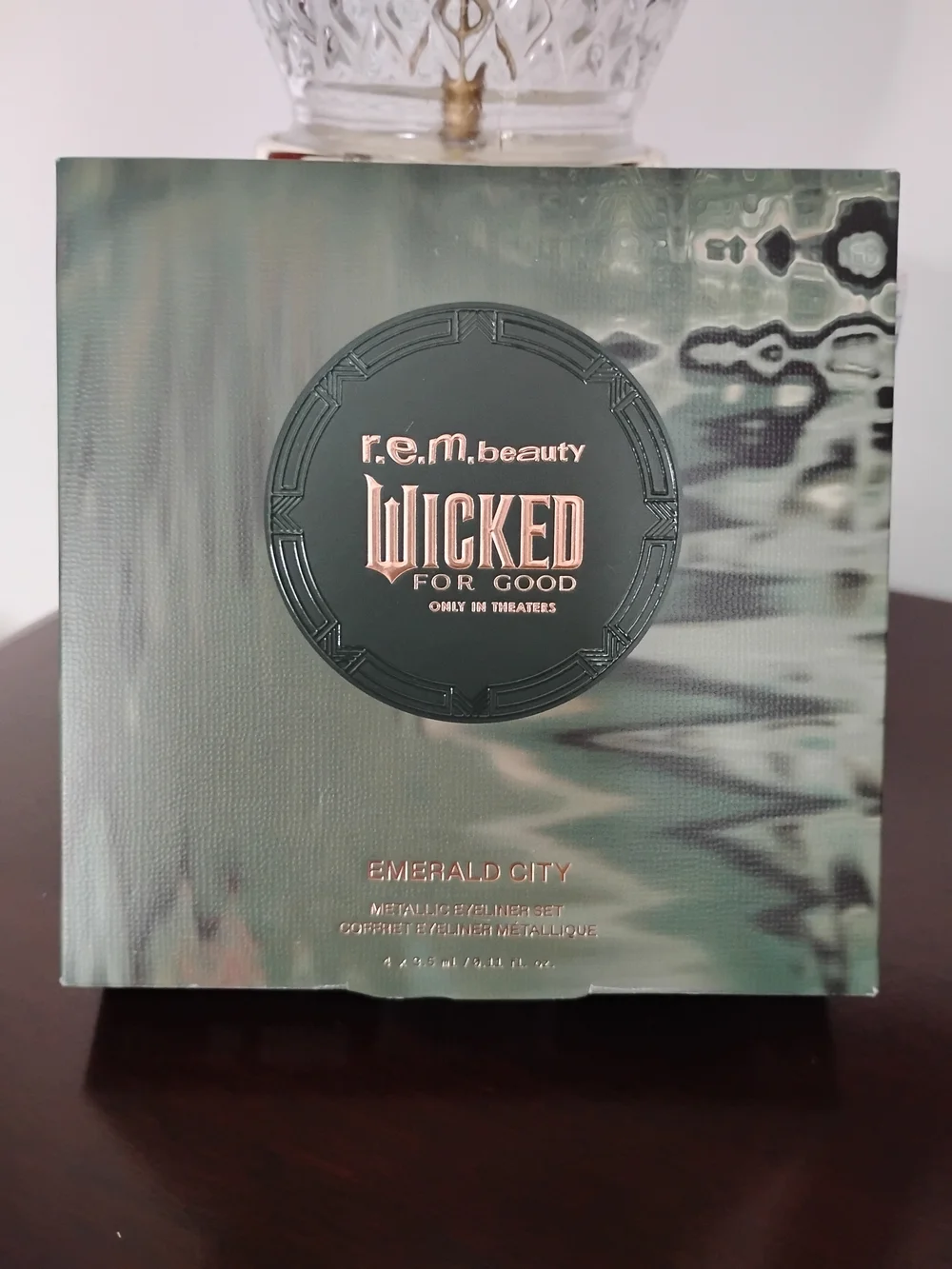 r.e.m. beauty Wicked For Good Emerald City Metallic Eyeliner